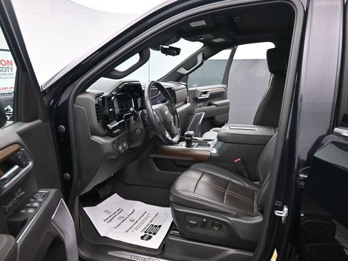 Used 2022 Chevrolet Silverado 1500 High Country w/ High Country Premium Package image 17