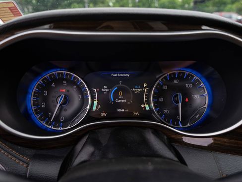 Used 2021 Chrysler Pacifica Pinnacle AWD/4WD image 29