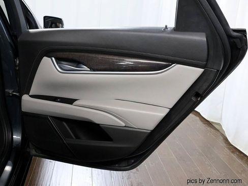 Used 2013 Cadillac XTS Luxury FWD image 30