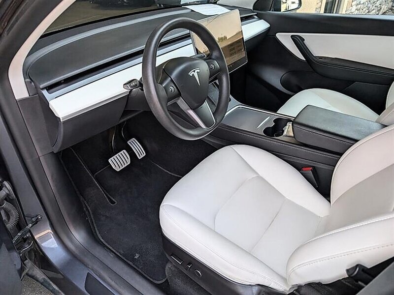 Used 2022 Tesla Model Y Performance AWD/4WD image 2