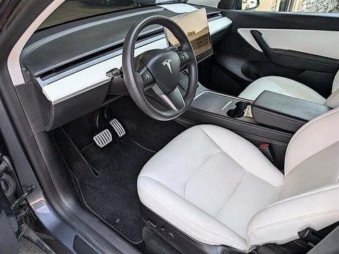 Used 2022 Tesla Model Y Performance AWD/4WD image 2