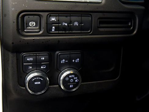 Used 2024 GMC Yukon SLE AWD/4WD image 19