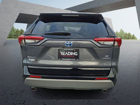 Used 2022 Toyota RAV4 SE image 6