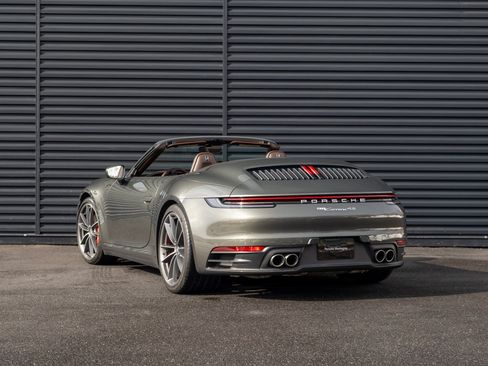 Certified 2022 Porsche 911 Carrera 4S image 3