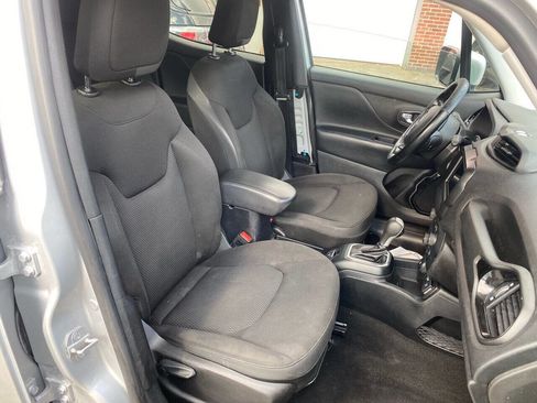 Used 2019 Jeep Renegade Altitude w/ Quick Order Package 2XM image 11