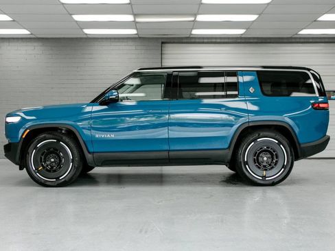 Used 2025 Rivian R1S Adventure Dual AWD/4WD image 6