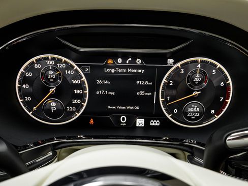 Used 2021 Bentley Flying Spur W12 image 10