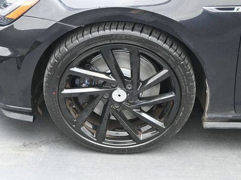 Used 2018 Volkswagen Golf R 4-Door AWD/4WD image 4