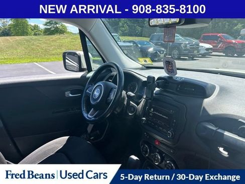 Used 2017 Jeep Renegade Latitude AWD/4WD image 11