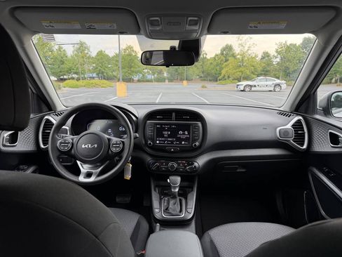 Used 2023 Kia Soul LX w/ LX Technology Package FWD image 20