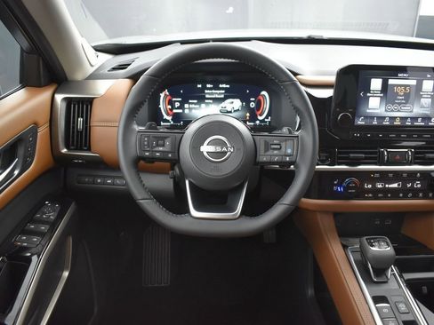 New 2025 Nissan Pathfinder Platinum w/ Cargo Package image 13