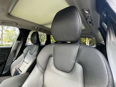 New 2025 Volvo XC60 B5 Plus w/ Climate Package image 9