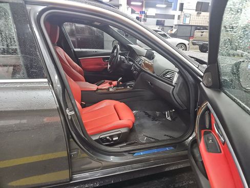 Used 2018 BMW 330i xDrive Wagon w/ Executive Package image 9