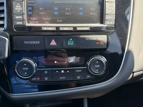 Used 2015 Mitsubishi Outlander GT AWD/4WD image 19