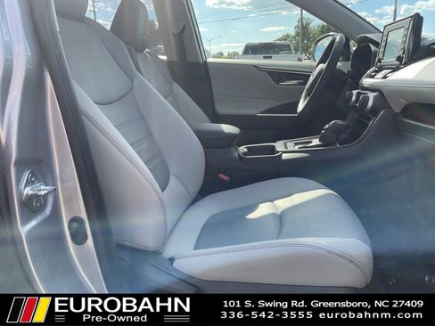 Used 2021 Toyota RAV4 XLE Premium image 21