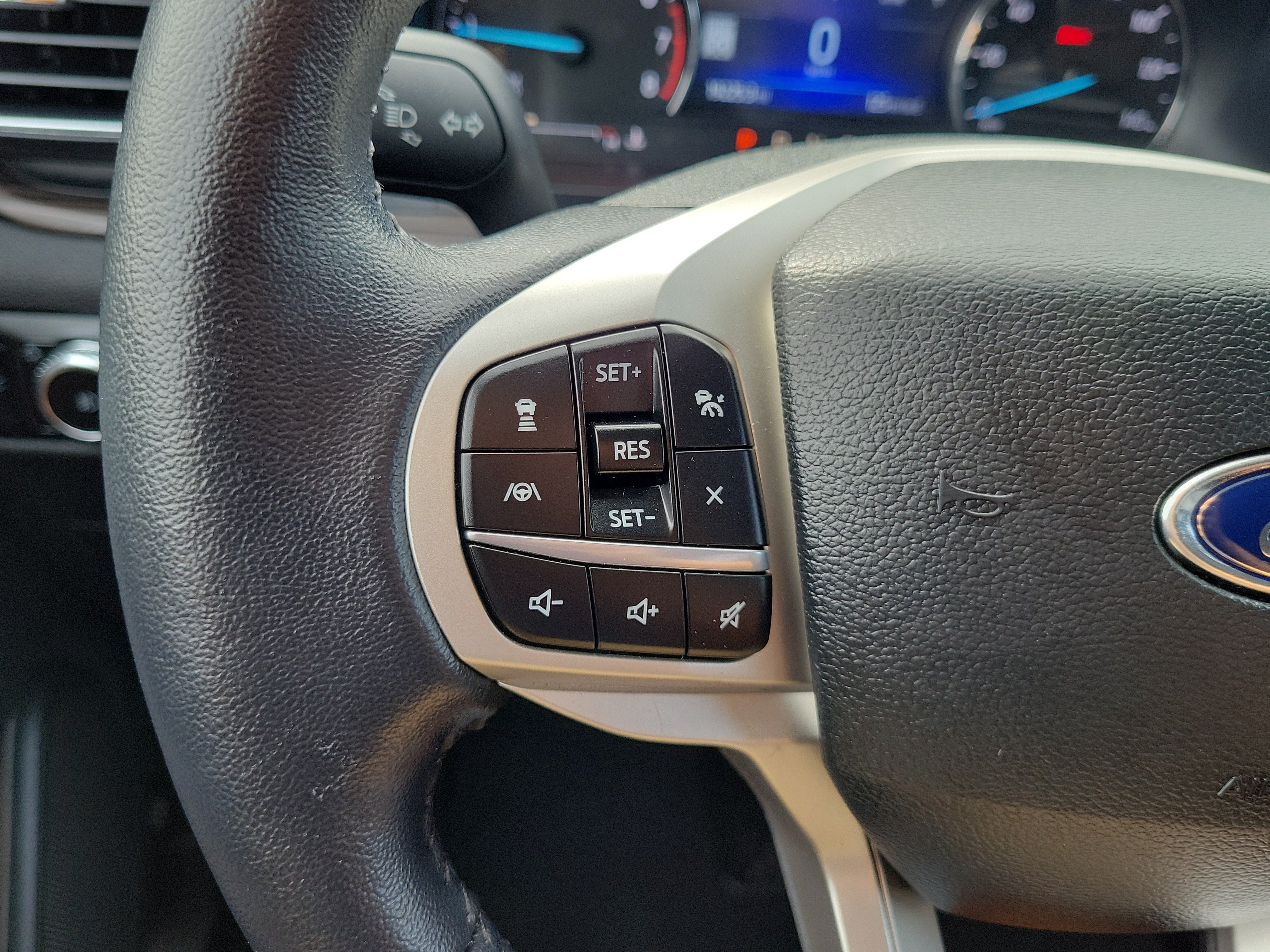 Used 2023 Ford Explorer Limited w/ Equipment Group 301A RWD image 27