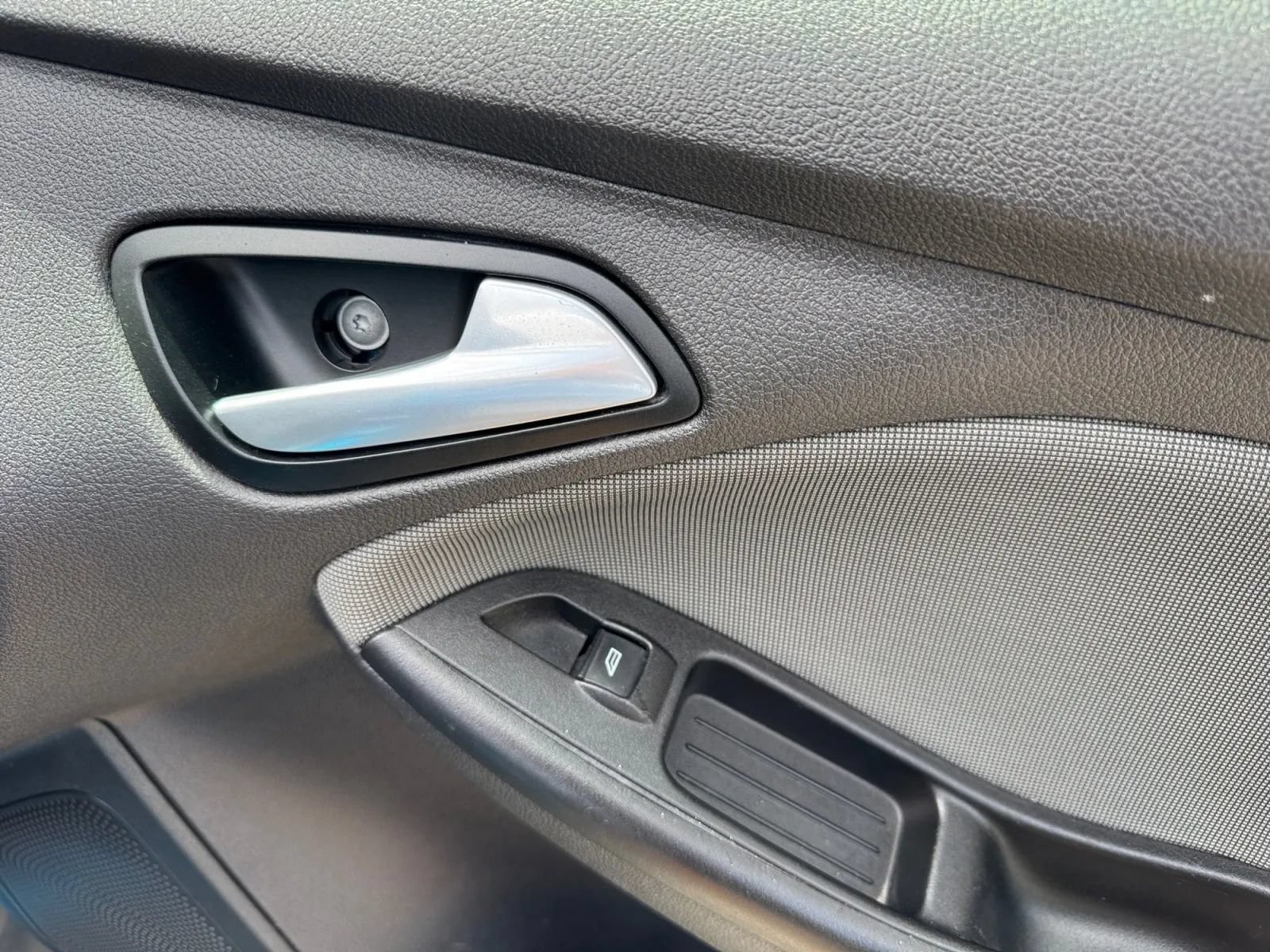 Used 2014 Ford Focus SE FWD image 21