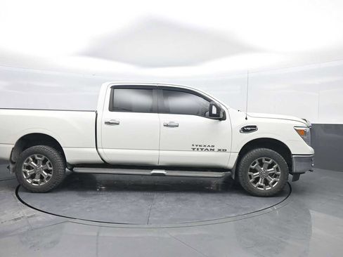 Used 2018 Nissan Titan SV w/ SV Convenience Package image 9