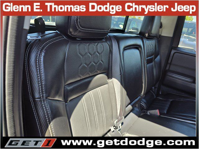 Used 2024 Nissan Frontier SL RWD image 28