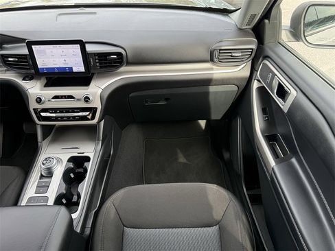 Used 2024 Ford Explorer XLT image 17
