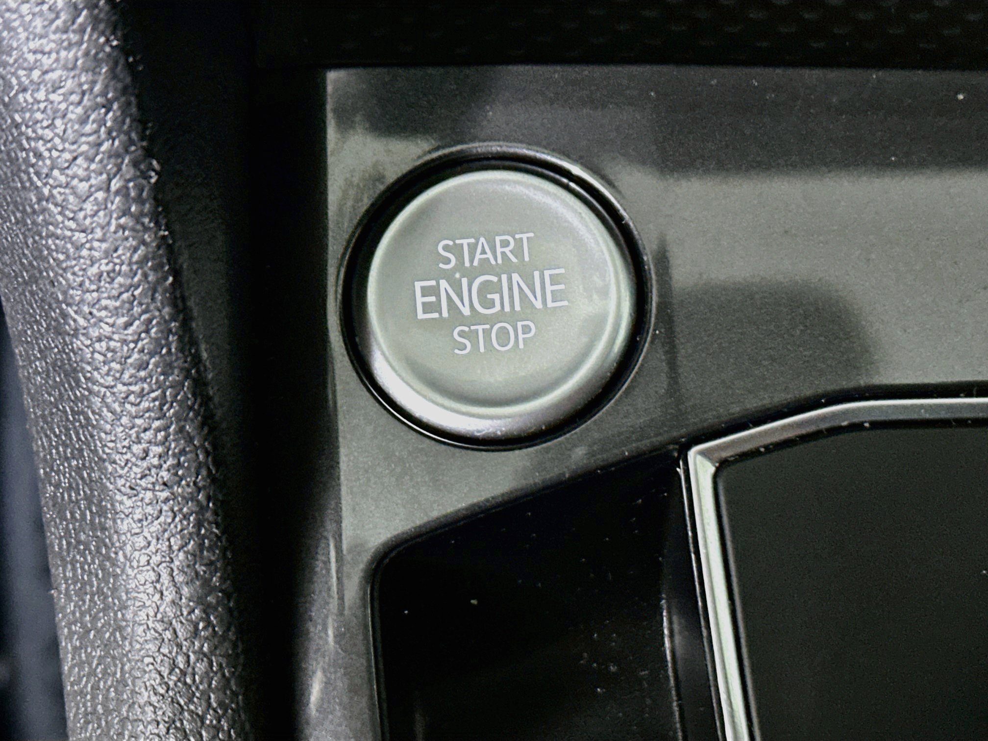 Used 2021 Volkswagen Tiguan SE w/ Panoramic Sunroof Package FWD image 20