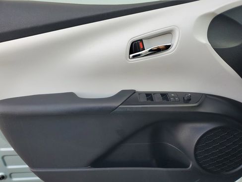 Used 2022 Toyota Prius LE FWD image 18