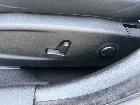 Used 2022 Chrysler 300 Touring w/ Sport Appearance Package image 17