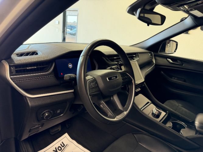 Used 2024 Jeep Grand Cherokee Altitude AWD/4WD image 11