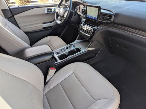 Used 2024 Ford Explorer Limited image 13