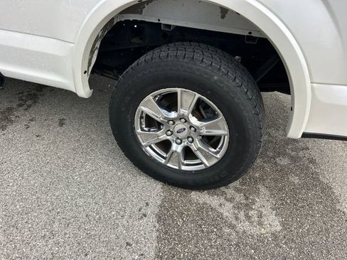 Used 2015 Ford F150 Lariat image 46