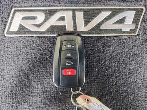 Used 2021 Toyota RAV4 Limited image 33