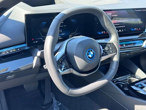 Certified 2025 BMW i5 xDrive40 w/ Executive Package AWD/4WD image 12