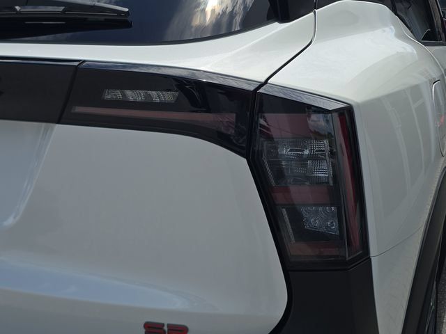 Used 2025 Nissan Kicks SR FWD image 8