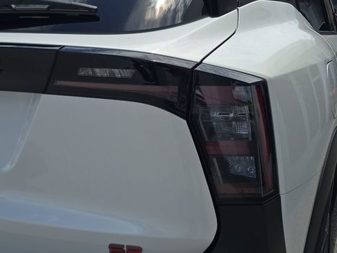 Used 2025 Nissan Kicks SR FWD image 8