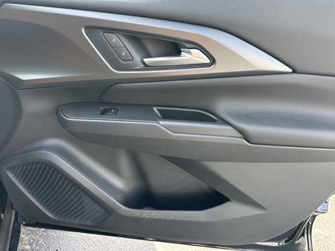 New 2026 Chevrolet Equinox EV LT image 12