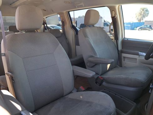 Used 2008 Chrysler Town & Country Touring image 17