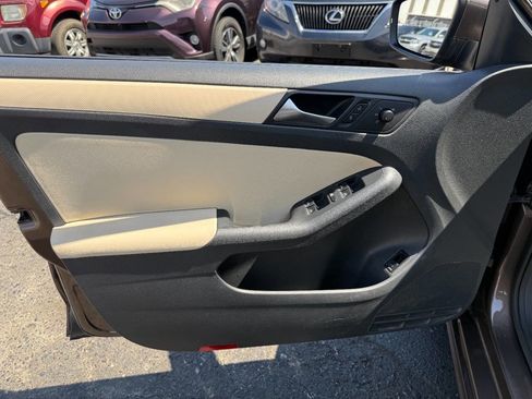 Used 2011 Volkswagen Jetta SE image 15