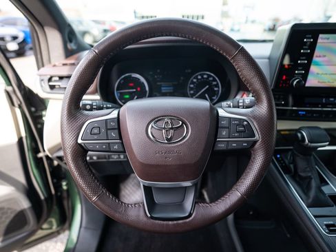 Used 2021 Toyota Sienna Platinum image 19