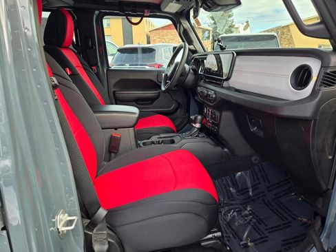 Used 2024 Jeep Gladiator Willys image 6