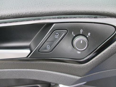 Used 2019 Volkswagen Golf R 4-Door AWD/4WD image 14