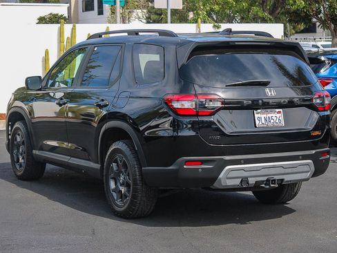 Certified 2024 Honda Pilot TrailSport image 7
