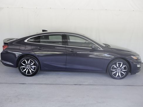Used 2025 Chevrolet Malibu RS FWD image 4