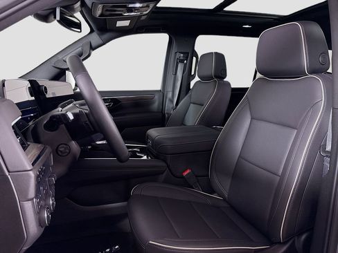 New 2025 Chevrolet Suburban Premier image 21