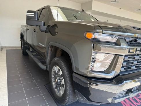Used 2022 Chevrolet Silverado 2500 Custom w/ Custom Value Package AWD/4WD image 4