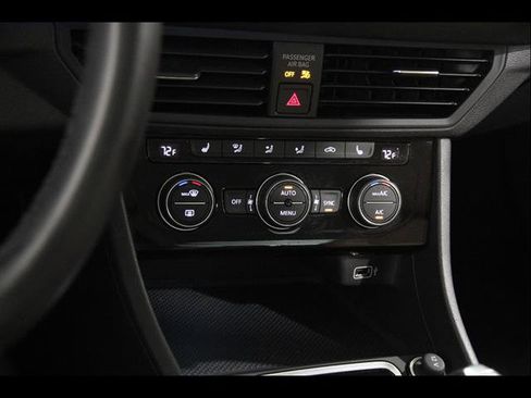 Used 2019 Volkswagen Jetta SEL image 13