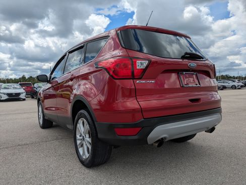 Used 2019 Ford Escape SE FWD image 6