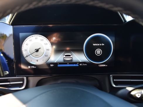 Used 2022 Hyundai Elantra Limited w/ Cargo Package image 17