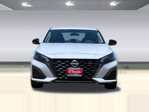 Used 2024 Nissan Altima 2.5 SR FWD image 6
