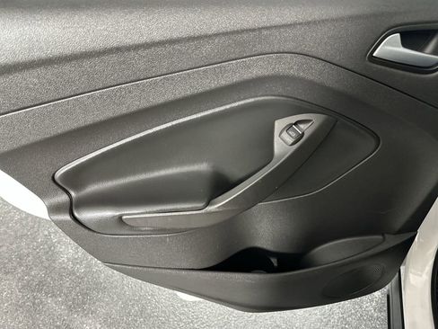 Used 2019 Ford Escape SEL image 34