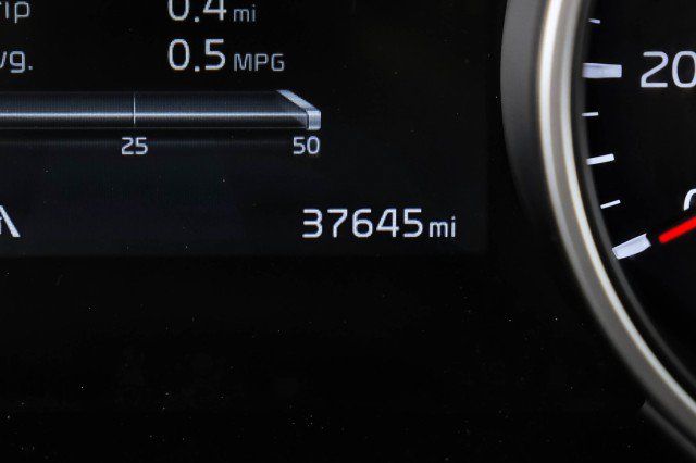 Used 2023 Kia Carnival LX FWD image 19